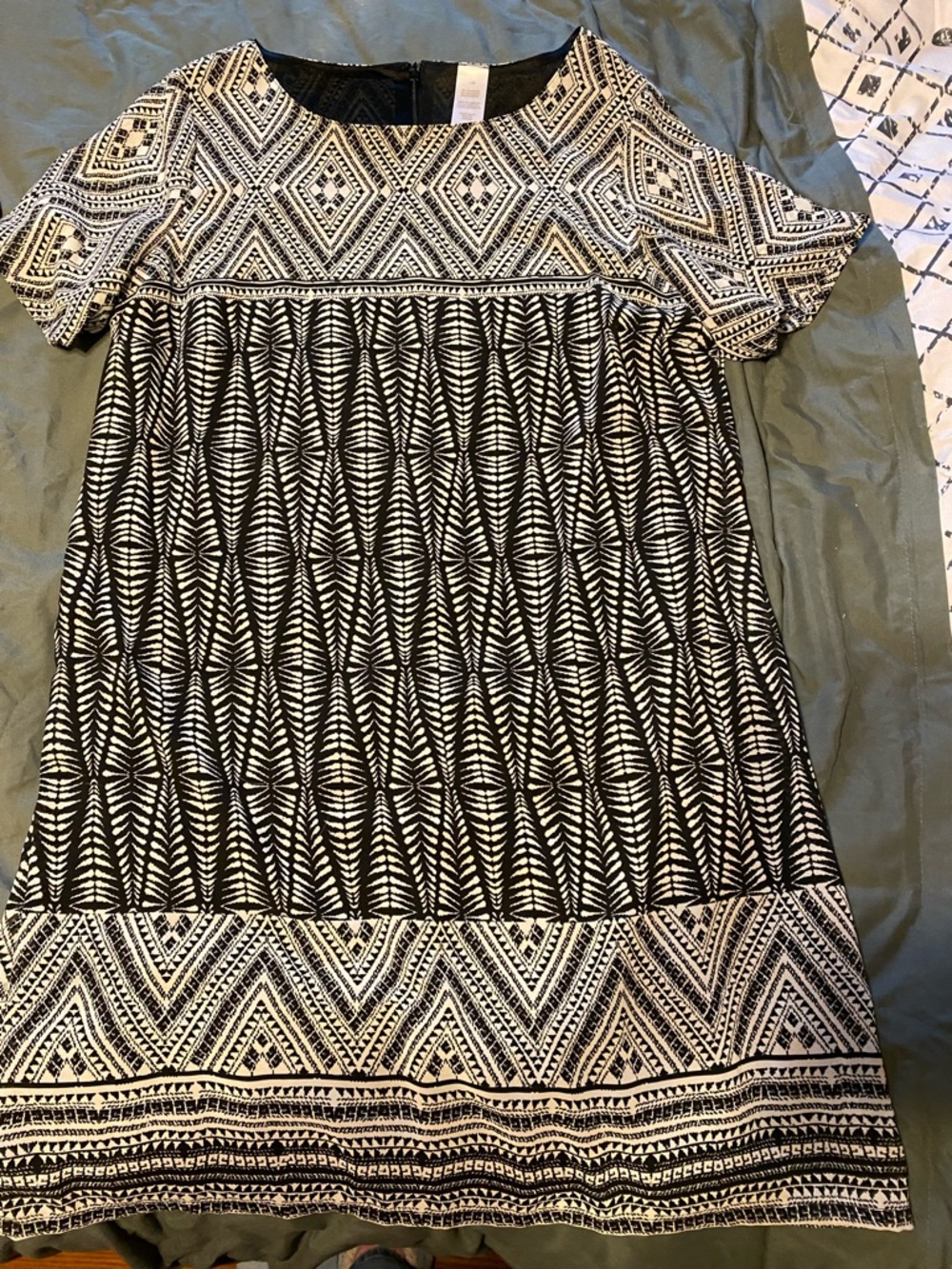Black & White Geometric Pattern Shift Dress size L